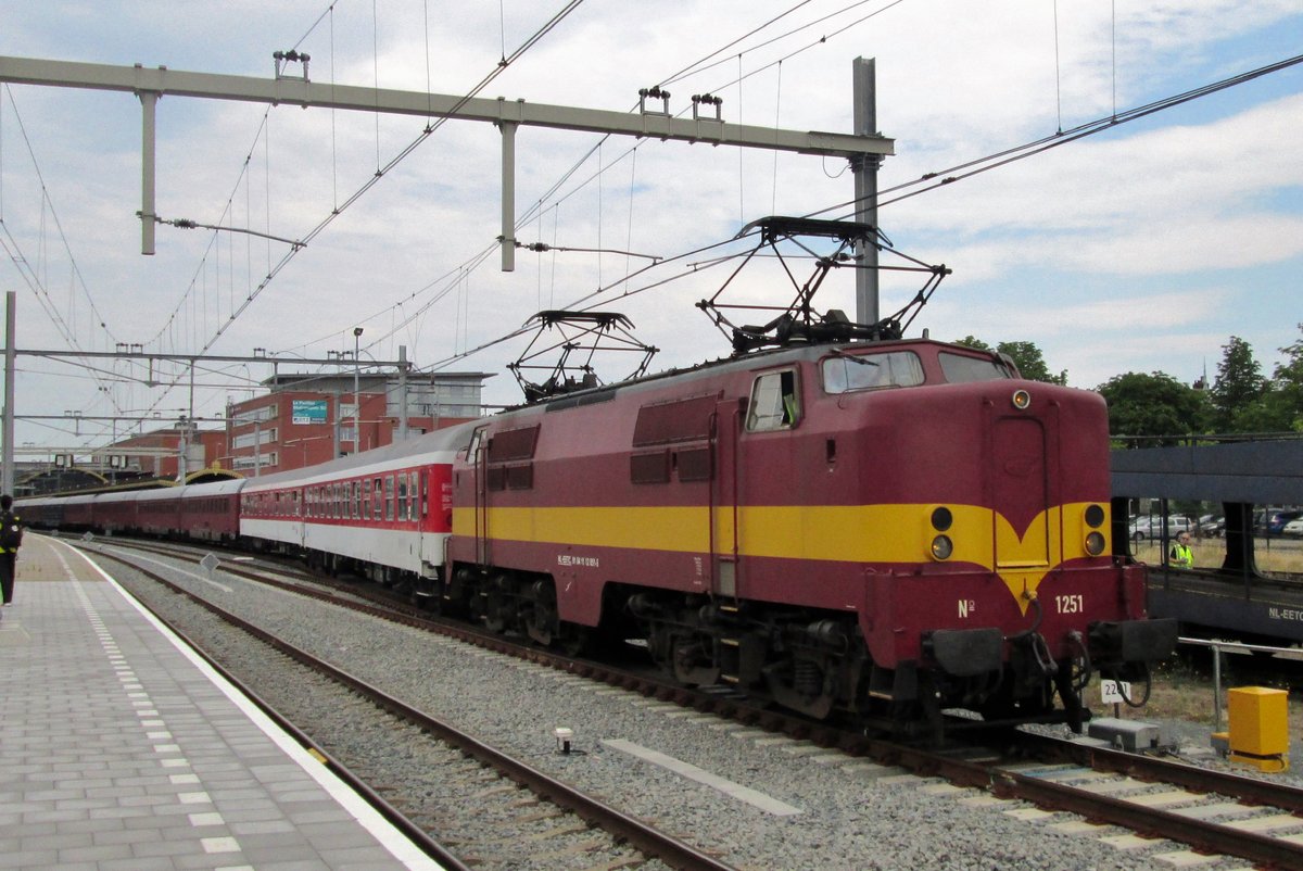 On 4 July 2014, EETC 1251 hauls an overnight train out of 's-Hertogenbosch.