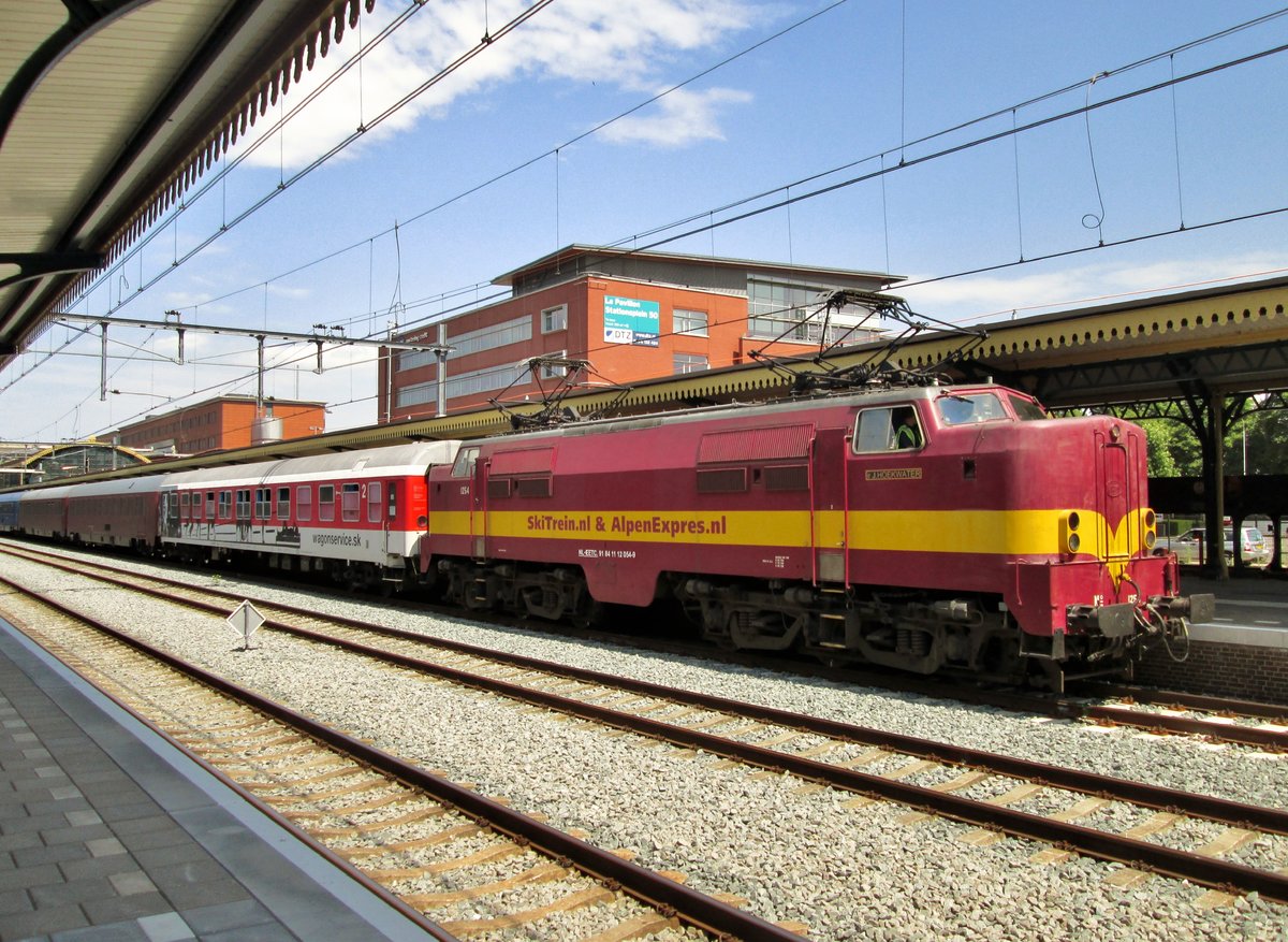 On 4 July 2014 EETC 1254 departs from's-Hertogenbosch with an overnight train to Alessandria (although the loco will get off the train at venlo due to a necessary loco swap).