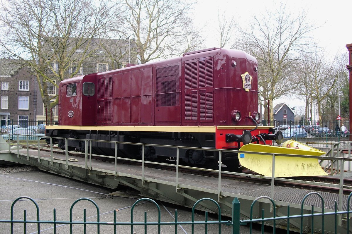 On 4 March 2012 ex-NS 2498 stood, equipped with a snow plough, at the turn table in the Netherlands Railways Museum NSM at Utrecht Maliebaan.