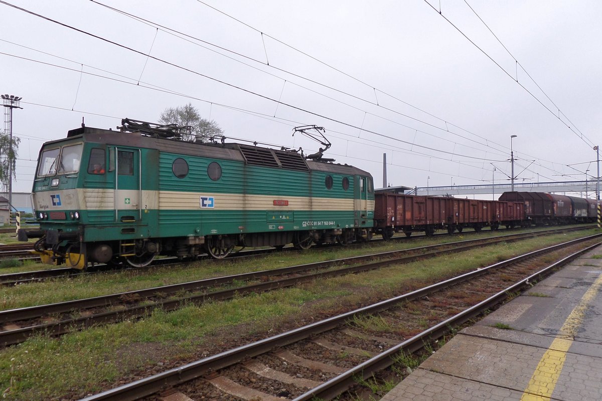 On 4 May 2016 CD 163 044 enters Ostrava hl.n. with a steel train.