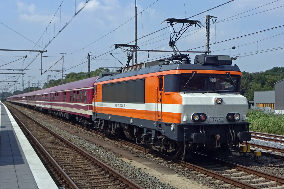On 5 August 2019, RFO 1837 has brought the Sziget-I Express into Bad Bentheim. Here, she will be swapped for an MRCE electric, that takes the train to Wien Hbf, while 1837 returns to Amsterdam to take up the the second Sziget-train to the rock music festival at Sziget Island in Budapest. 