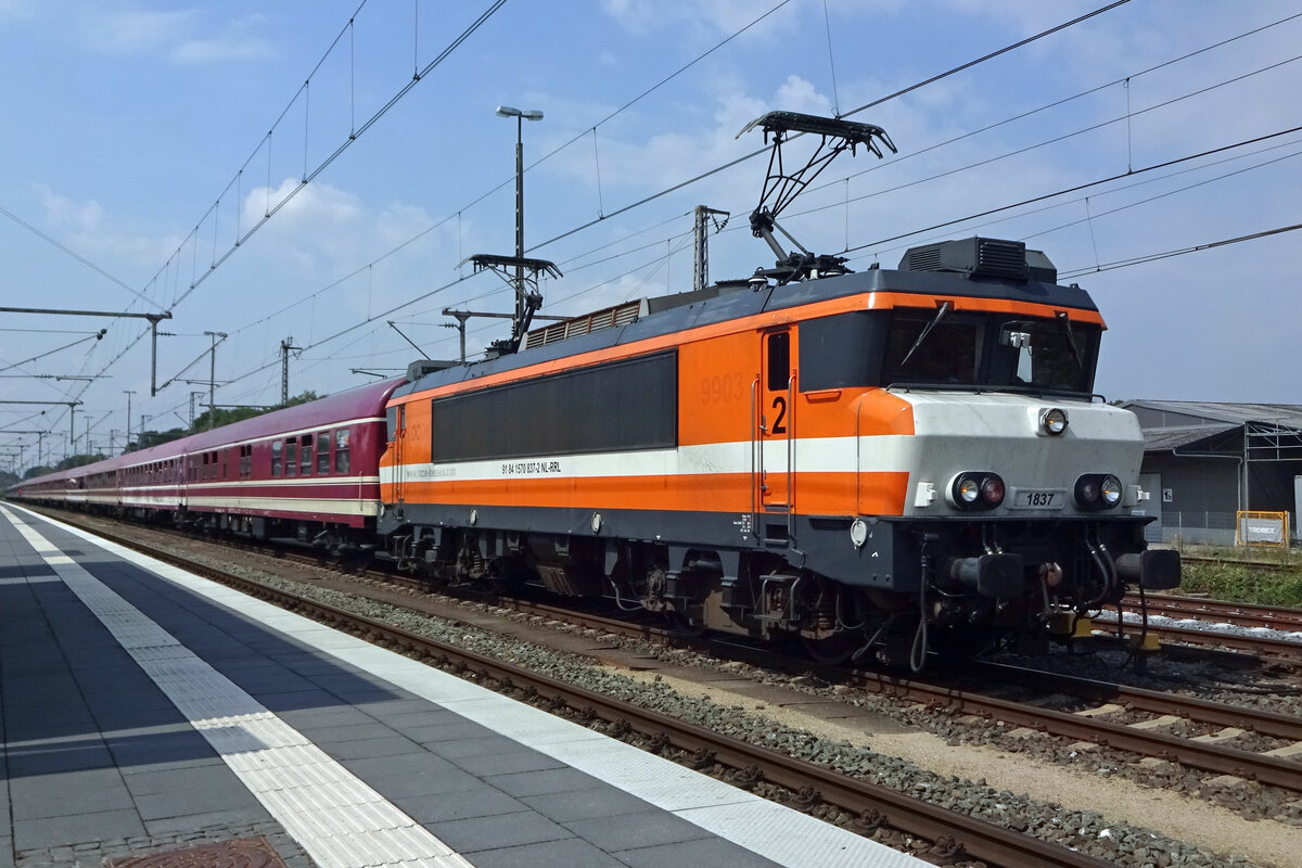 On 5 August 2019, RFO 1837 has brought the Sziget-I Express into Bad Bentheim. Here, she will be swapped for an MRCE electric, that takes the train to Wien Hbf, while 1837 returns to Amsterdam to take up the the second Sziget-train to the rock music festival at Sziget Island in Budapest.
