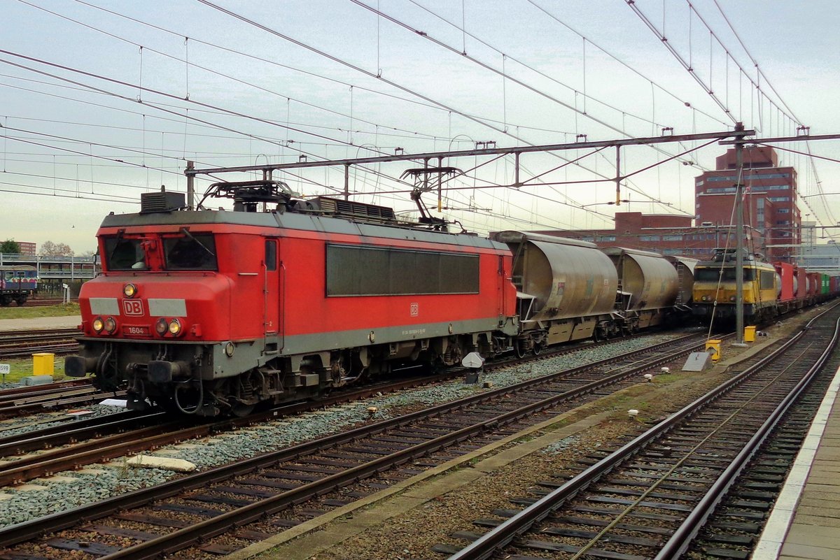 On 5 December 2018, Dolimetrain with 1604 pauses at Amersfoort. In the back ground, another former NS Class 1600 member can be seen in the form of Bentheimer Eisenbahn 1835.