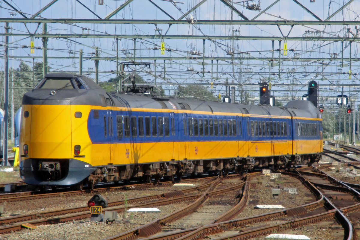 On 5 July 2018, NS 4240 quits Zwolle with an Enschede bound service.