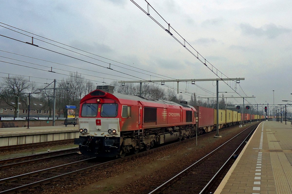 On 5 May 2013 CrossRail 6314 hauls a container train through Boxtel.