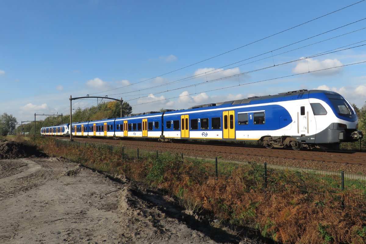 On 5 November 2020 NS 2511 passes Tilburg-Reeshof.