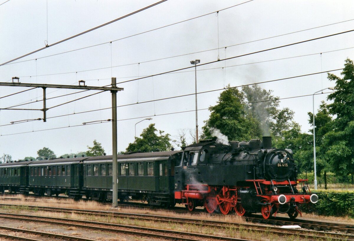 On 5 September 2001 VSM 64 415 has arrived at Apeldoorn.