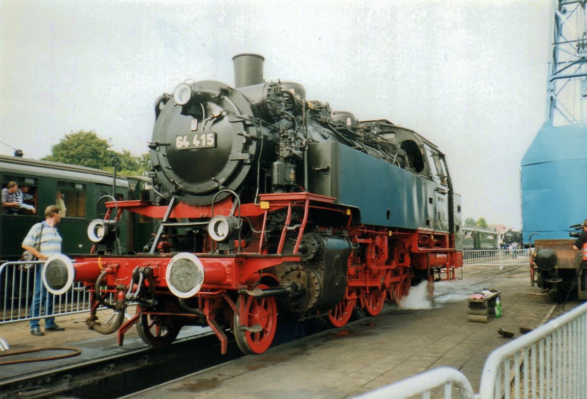 On 5 September 2001 VSM's 64 415 stands at Beekbergen near a crane, giving het side tanks a green look.