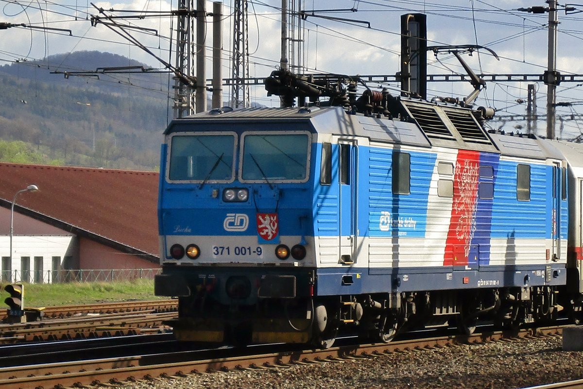 On 6 April 2017 CD 371 001 leaves Decin hl.n.