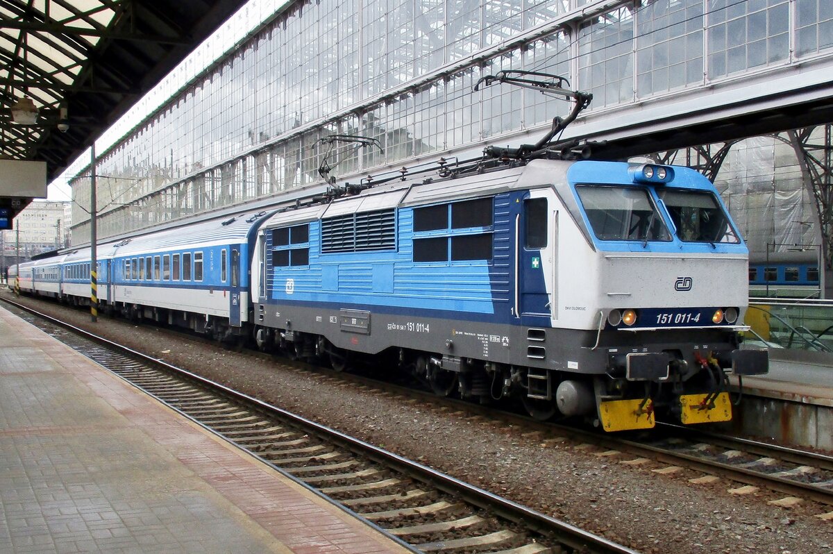 On 7 April 2017 CD 151 011 readies herself with a Rychlyk to Cheb via Usti-nad-Labem and Plzen.