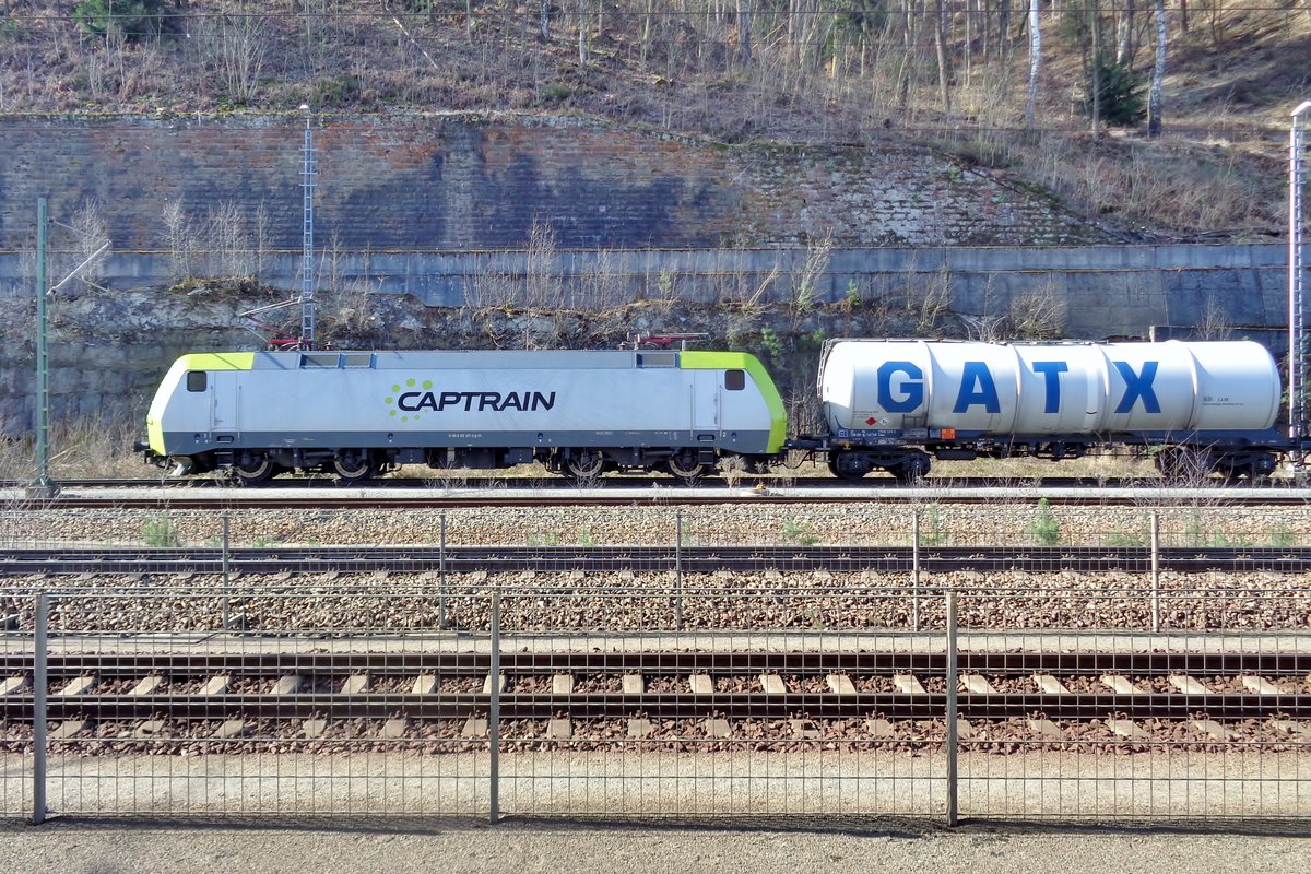 On 7 April 2018 CT 152 197 enters Bad Schandau with a tank train.