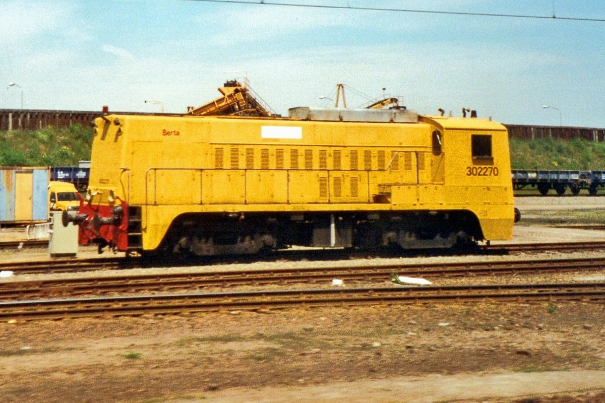 On 7 August 1998 Strukton 302270 stands at Roosendaal-Goederen.