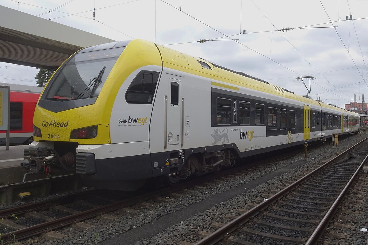 On 7 May 2022 Go-Ahead ET9-01 calls at N�rnberg Hbf with a service from (and to) Crailsheim.