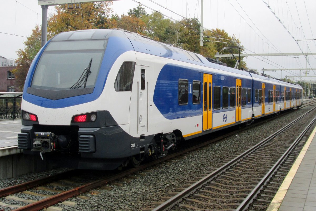 On 7 November 2016 NS 2508 stands at Wijchen for a double test: not only the Flirt-3 was tested before entering revenue earning service from December 2016, the new track 2 also was put to test in order to double the frequency of stopping trains between Arnhem and Wijchen.