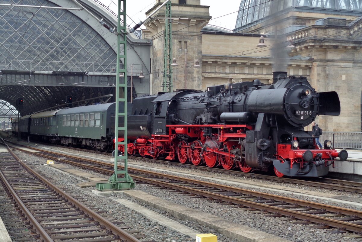 On 8 April 2017 during the Dresden Dampfloktreffen, 52 8131 hauls an extra out of Dresden Hbf.