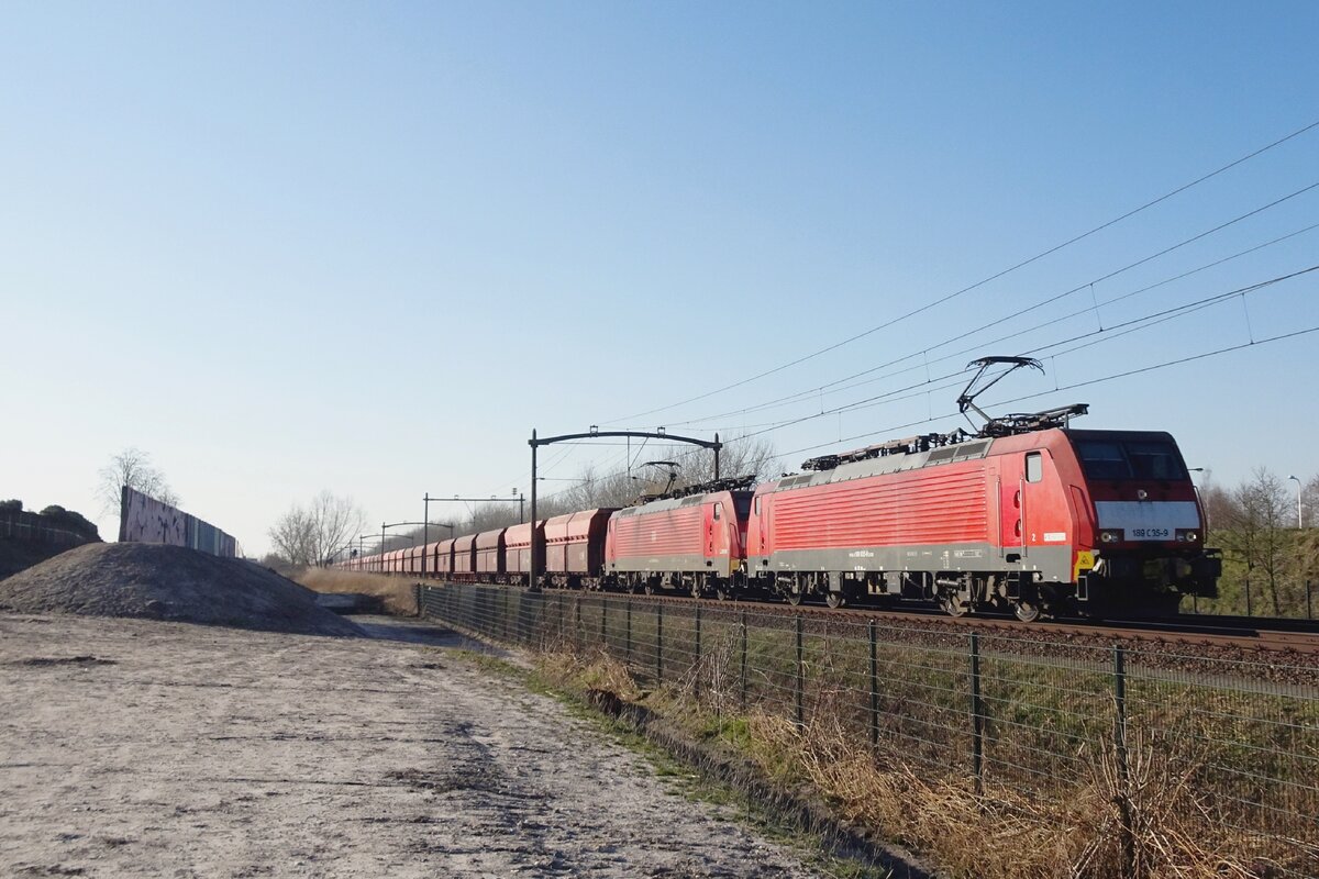 On 8 April 2022 DBC 189 035 hauls an iron ore train near Tilburg-Reeshof.