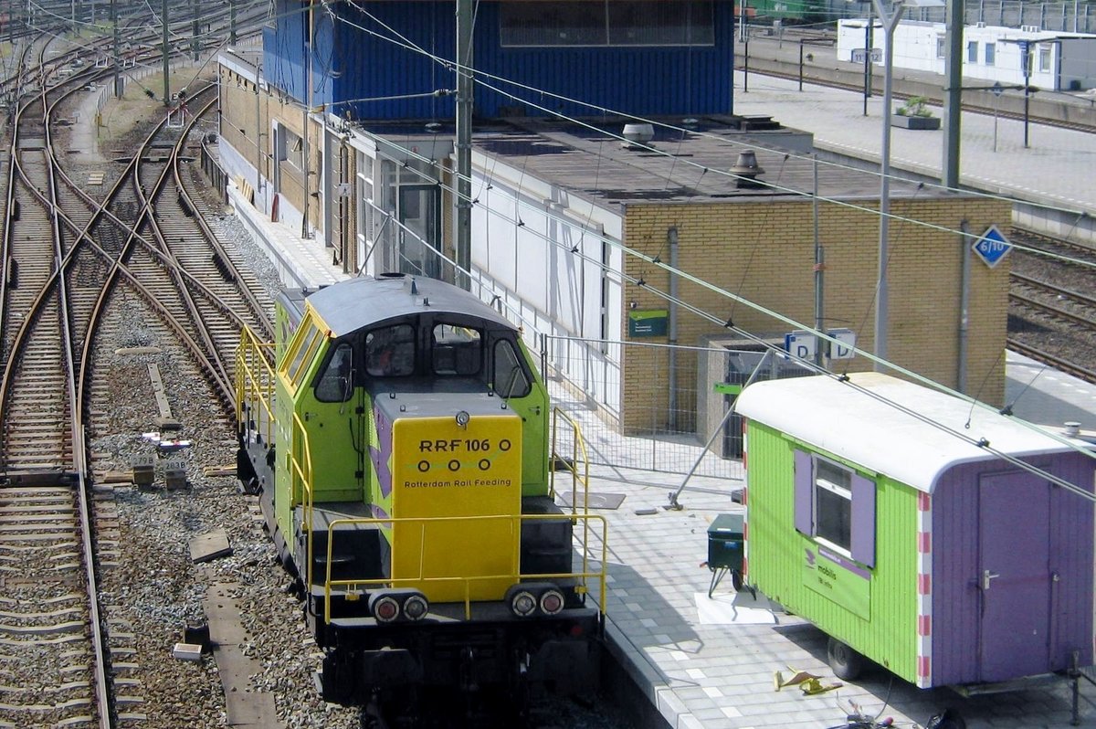 On 8 August 2008 RRF 106 stands at Rotterdam Centraal, where the massive rebuild has just commenced.