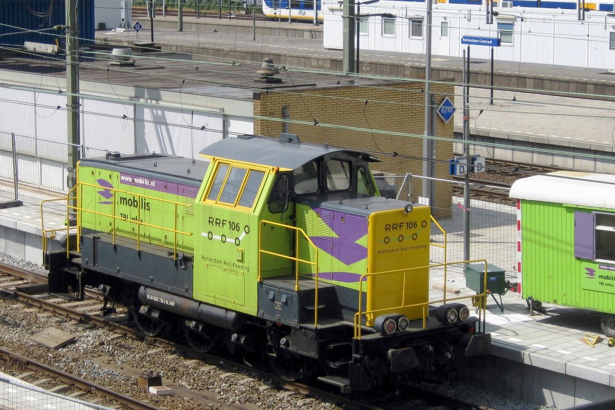 On 8 August 2008 RRF 106 stands at Rotterdam Centraal, where the massive rebuild has just commenced.