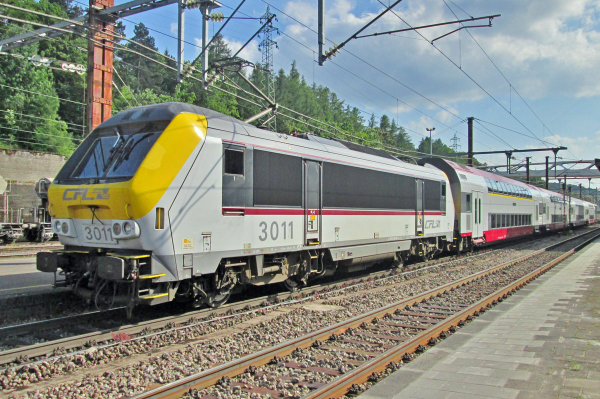 ON 8 June 2015, CFL 3011 calls at Esch-sur-Alzette.