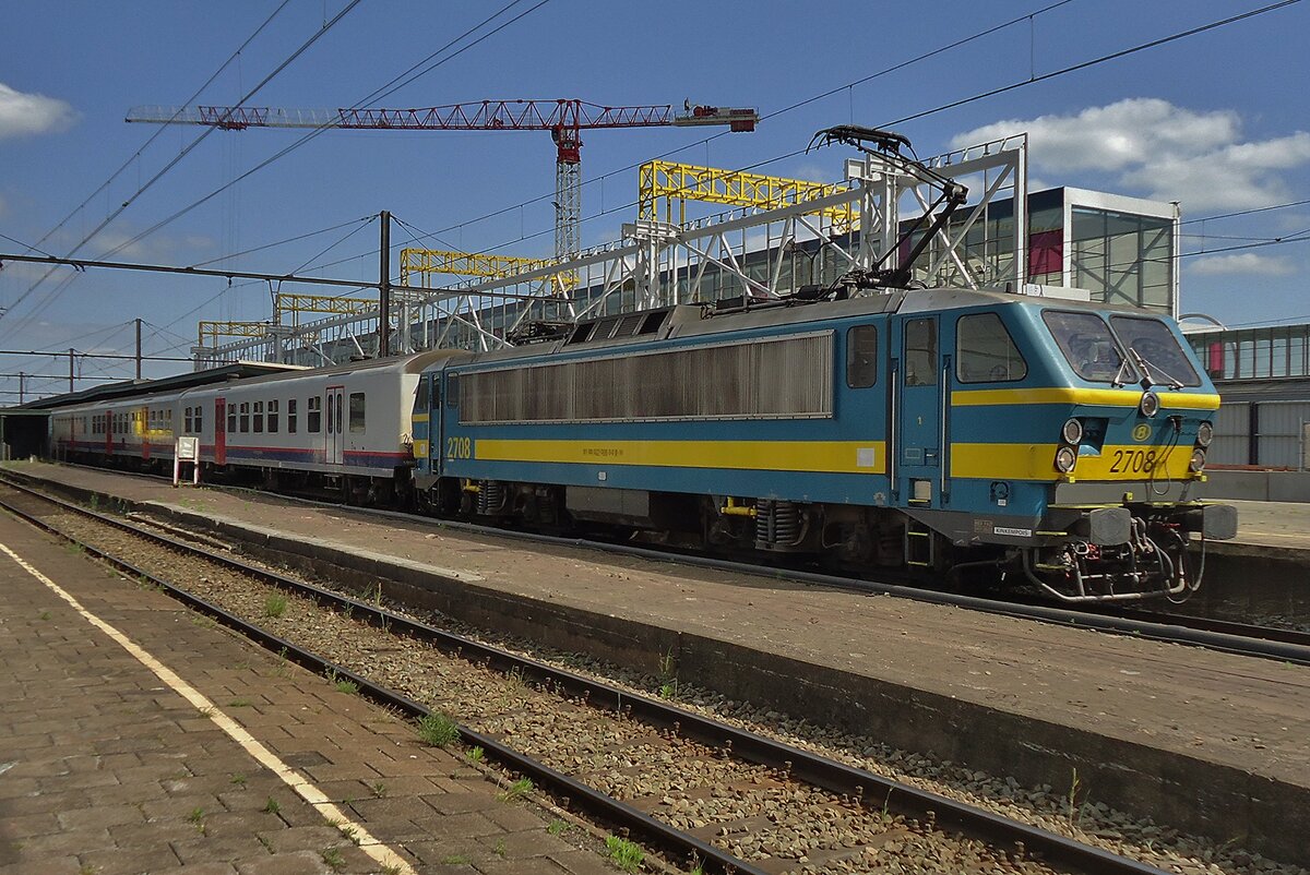 On 8 June 2015 NMBS 2708 quits Gent Sint-Pieters with a fast train to Kortrijk.