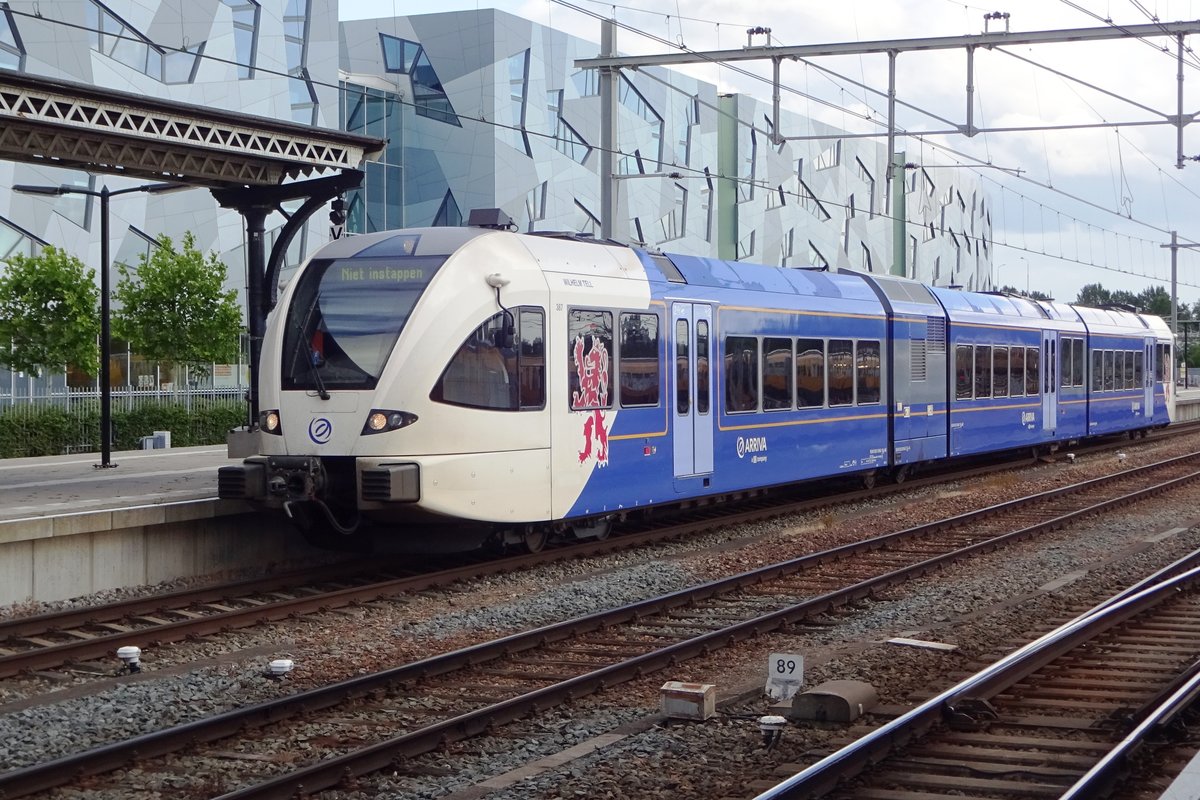 On 8 June 2019, Arriva 387 enters Nijmegen.