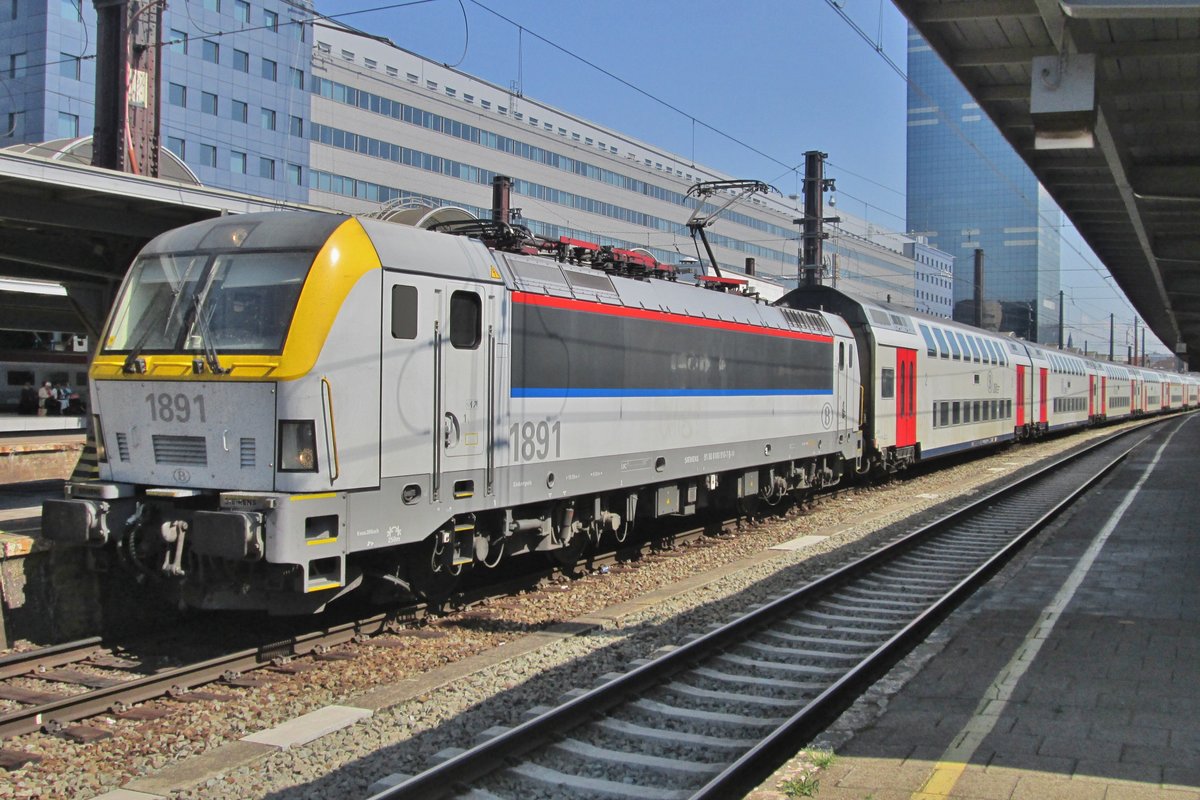 On 8 June 2019 NMBS 1891 stands at Bruxelles-Midi.