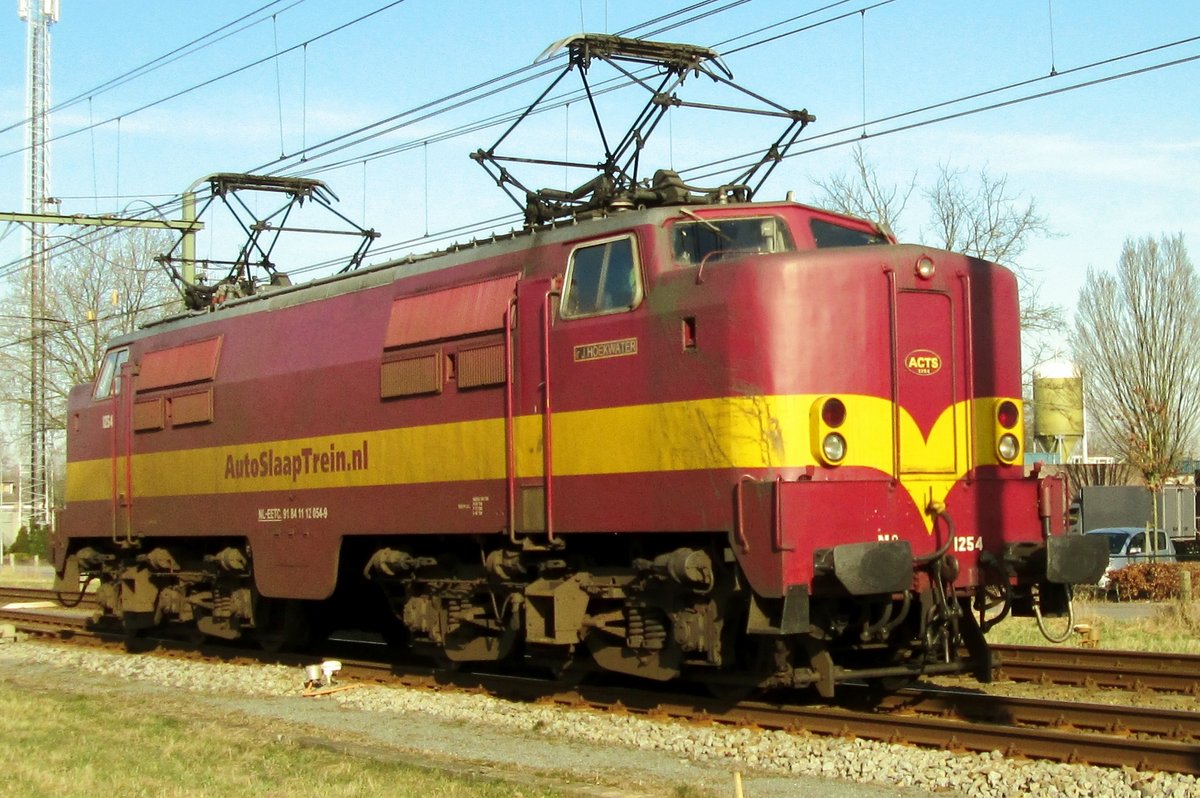 On 8 March 2015 ACTS 1254 passes through Zevenaar.