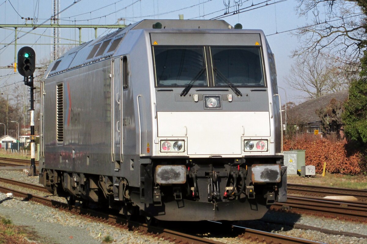 On 8 March 2015 RheinCargo DE 804 stands at Zevenaar.