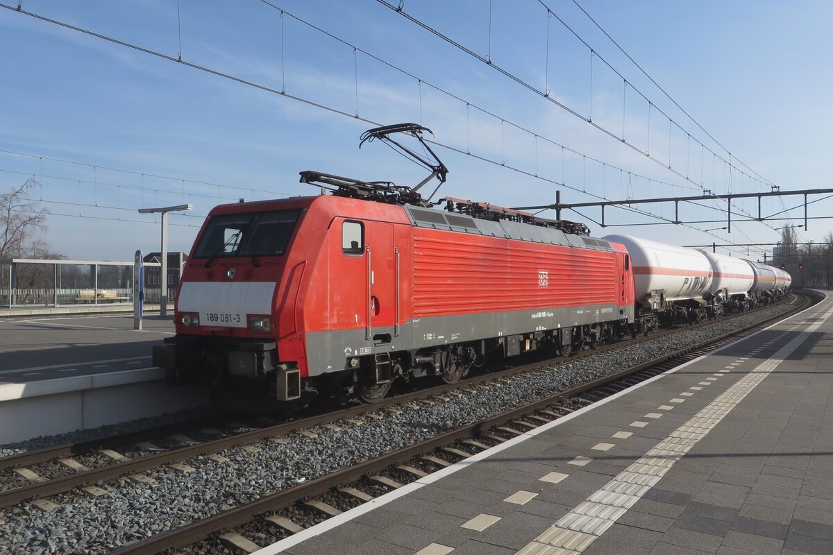 On 9 February 2023 DBC 189 081 hauls an LNG train through Blerick.