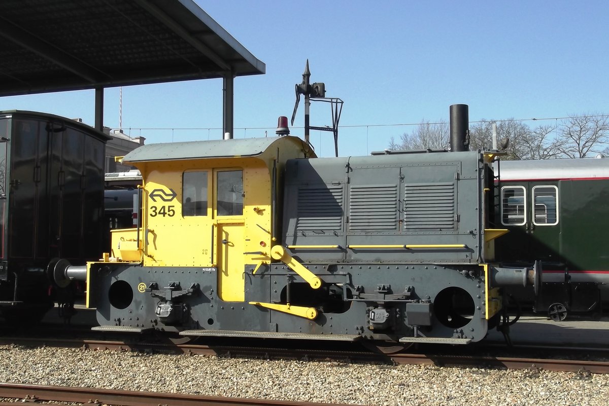 On 9 March 2014 former NS Goat 345 basks in the sun at Utrecht-Maliebaan in the Dutch Railway Museum.