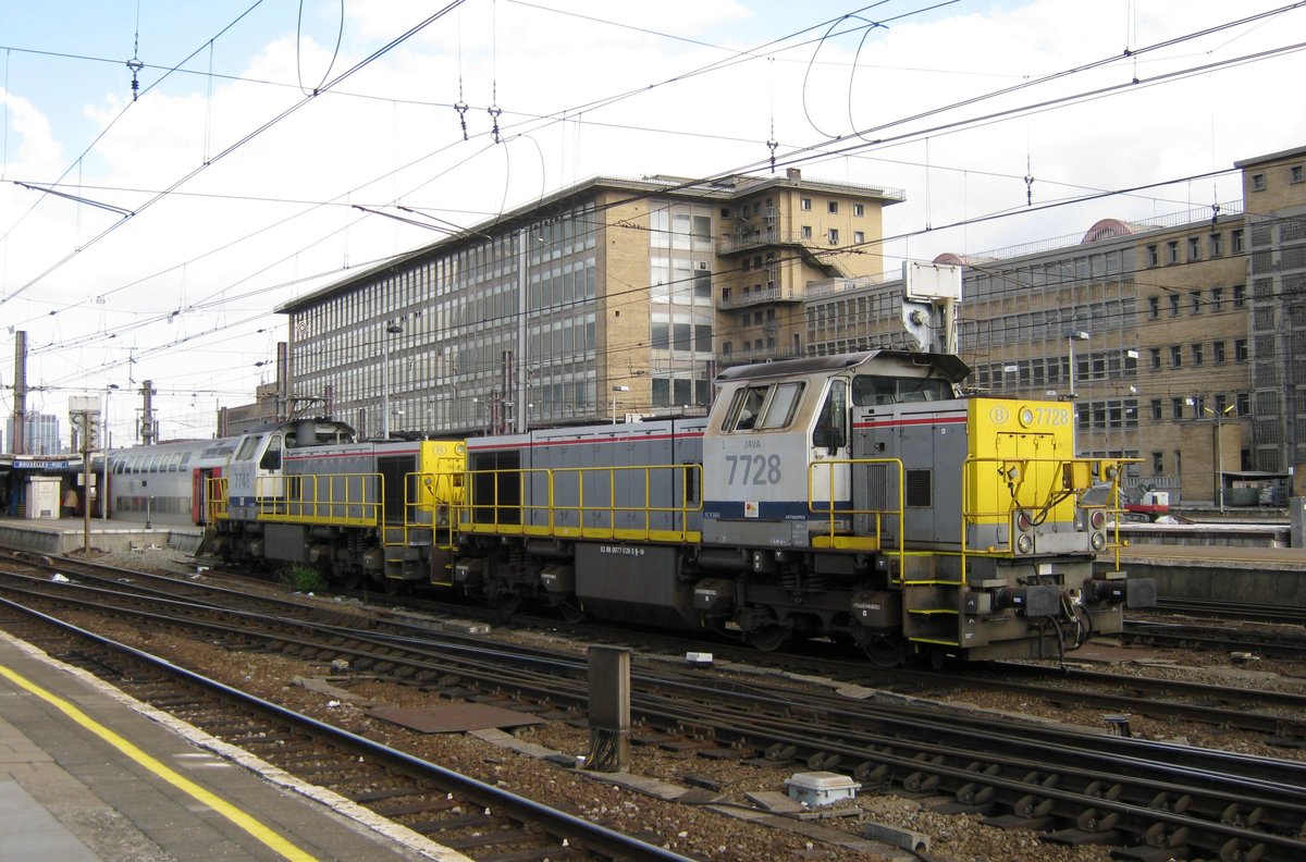 On 9 September 2009 SNCB 7728 stands stabled at Bruxelles-Midi.