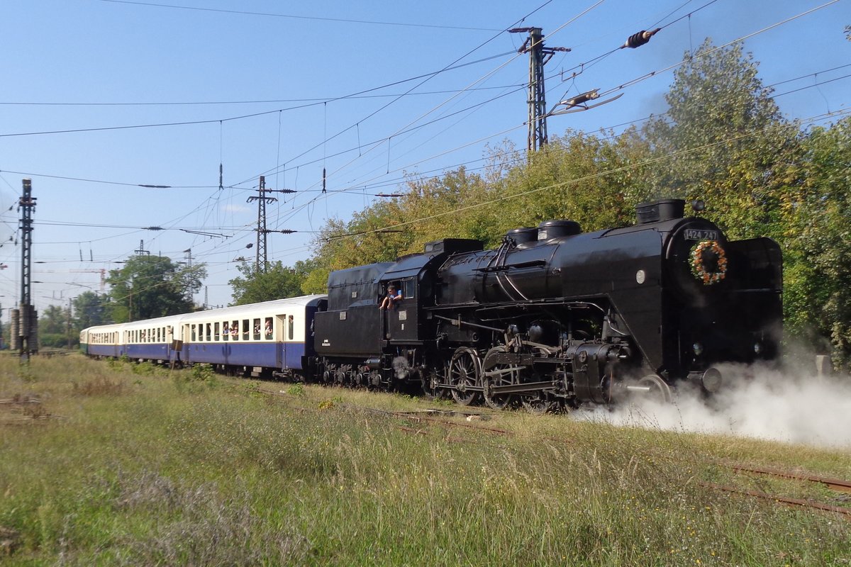 On 9 September 2018 MAV 424 247 hauls a steam special out of Rakosrendeszö.