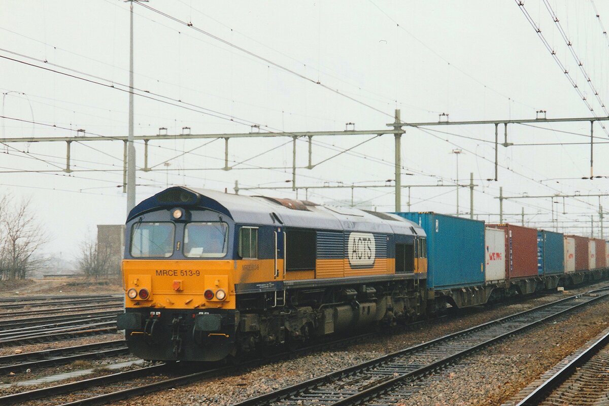 On a cold 6 January 2006 ACTS (later HUSA) 513-9 enters Nijmegen with a diverted container train.