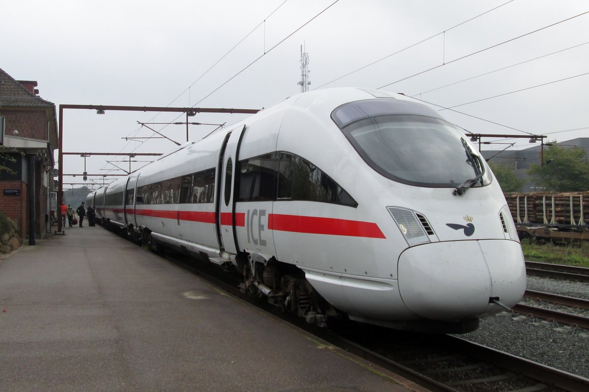 On a drizzly 24 September 2014 DSB 605 004 stands at Padborg.