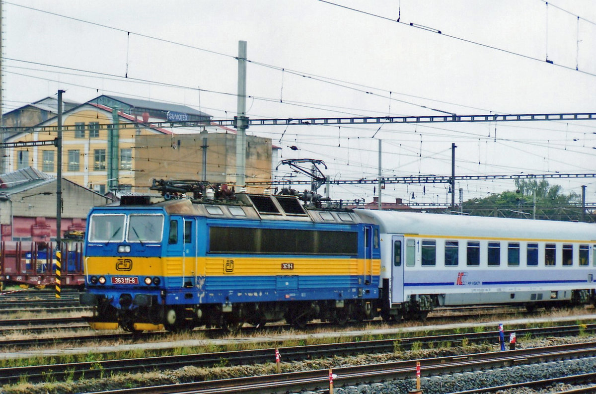 On a grey 22 May 2007, CD 363 111 hauls EC 'POLONIA' out of Breclav toward Ostrava and Bohumin, where the Pershi8ing will be swapped for a Polish electric.