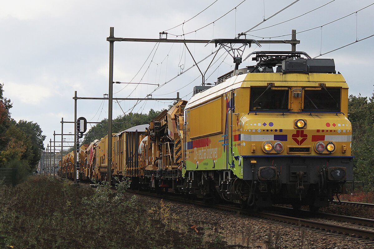 On a grey 22 October 2026 Strukton 1740 'JANNIE'  hauls a railway engineering train through Alverna towards Nijmegen and Arnhem.