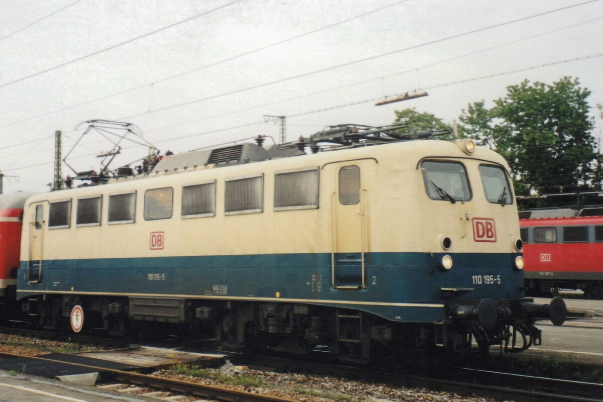 On a grey 23 December 2003 DB 110 195 stands at Treuchtlingen.