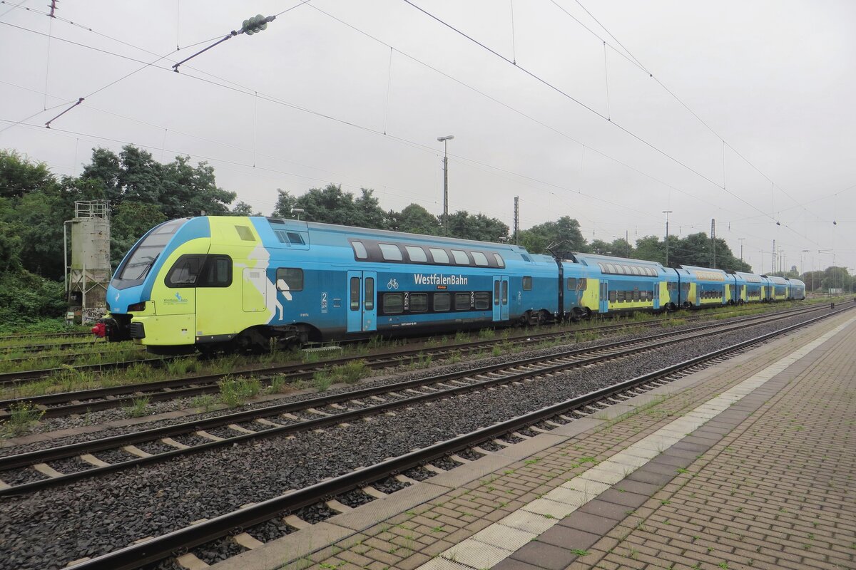 On a grey 29 August 2021, EuroBahn ET6-07 was stabled at Minden (Westfalen). 