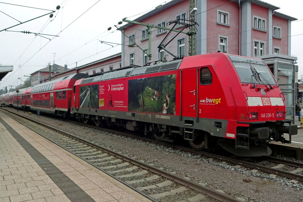 On a grey 3 January 2020, DB 146 236 departs from Singen (Hohentwiel) with a SchwarzwaldBahn to Karlsrühe via Hausach and Offenburg. 