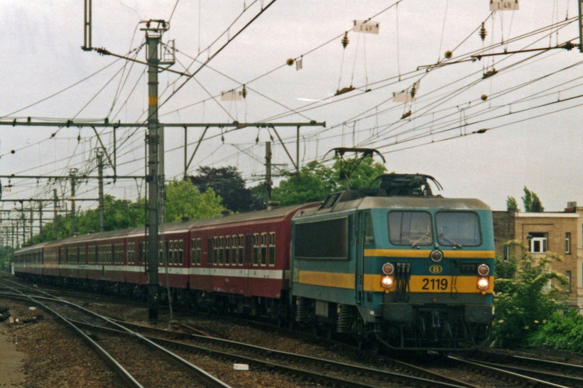 On a grey 6 August 1997 NMBS 2119 enters Gent Sint-Pieters with M-4 stock as an IC service to Kortrijk.