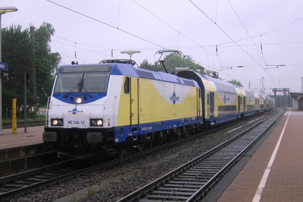 On a rainy 1 June 2012 Metronom 146-12 calls at Cele with a regional express to Hannover and Göttingen.