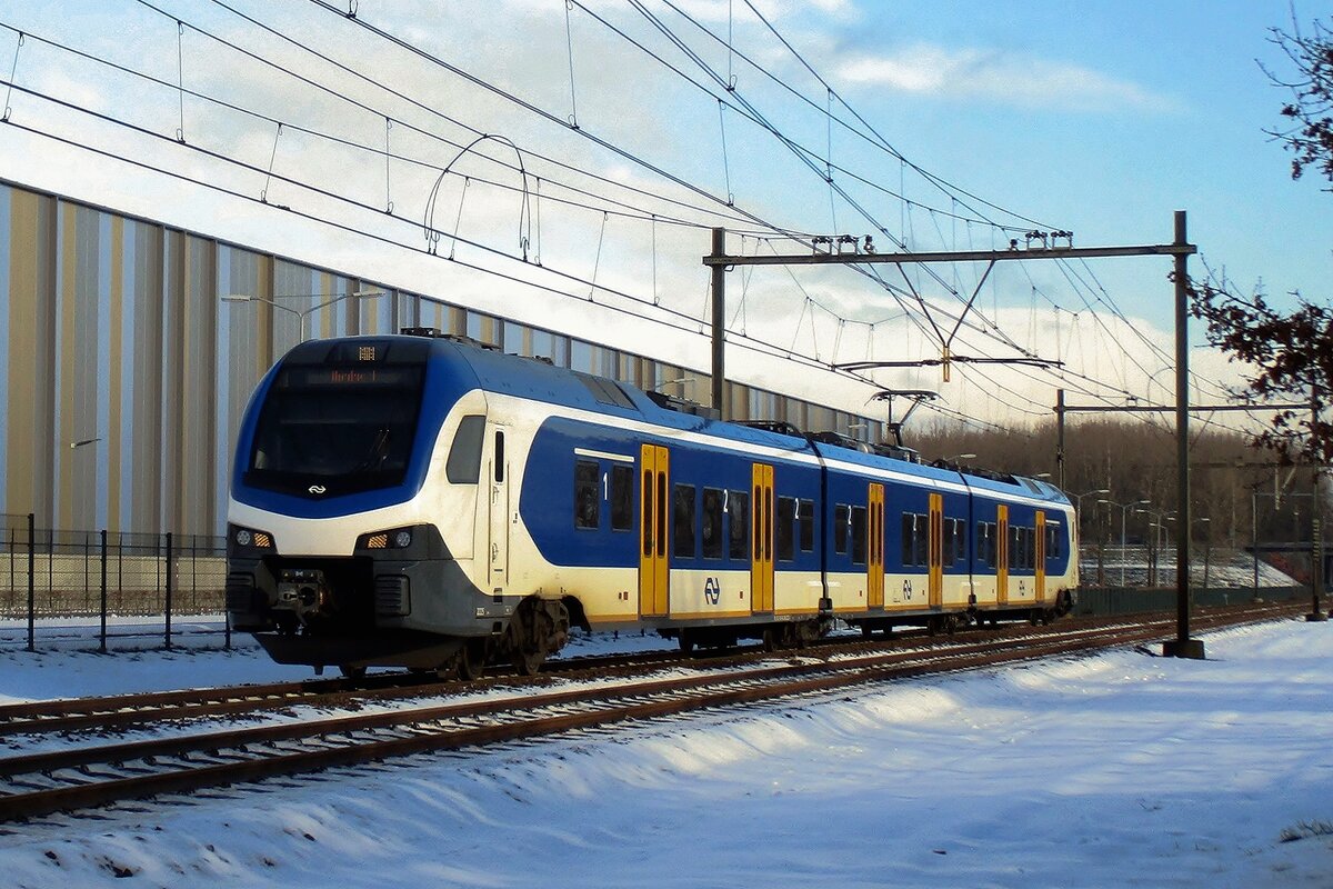 On a snowy 12 December 2017 NS 2225 passes through Alverna.