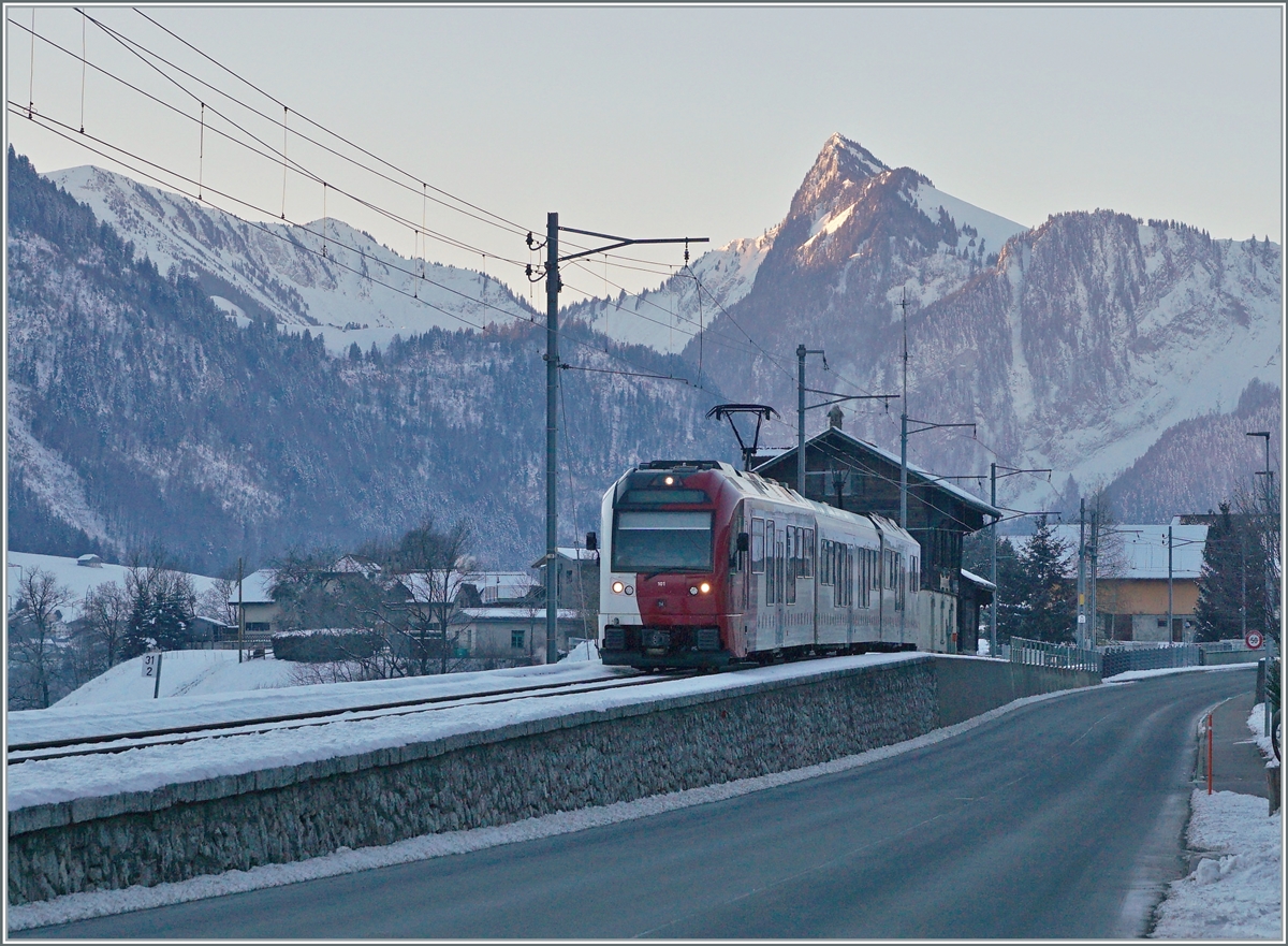 On a verry cold moring (-15°) runs at TPF local servie by Nerivue from Montbovon to Bulle.

11.01.2021