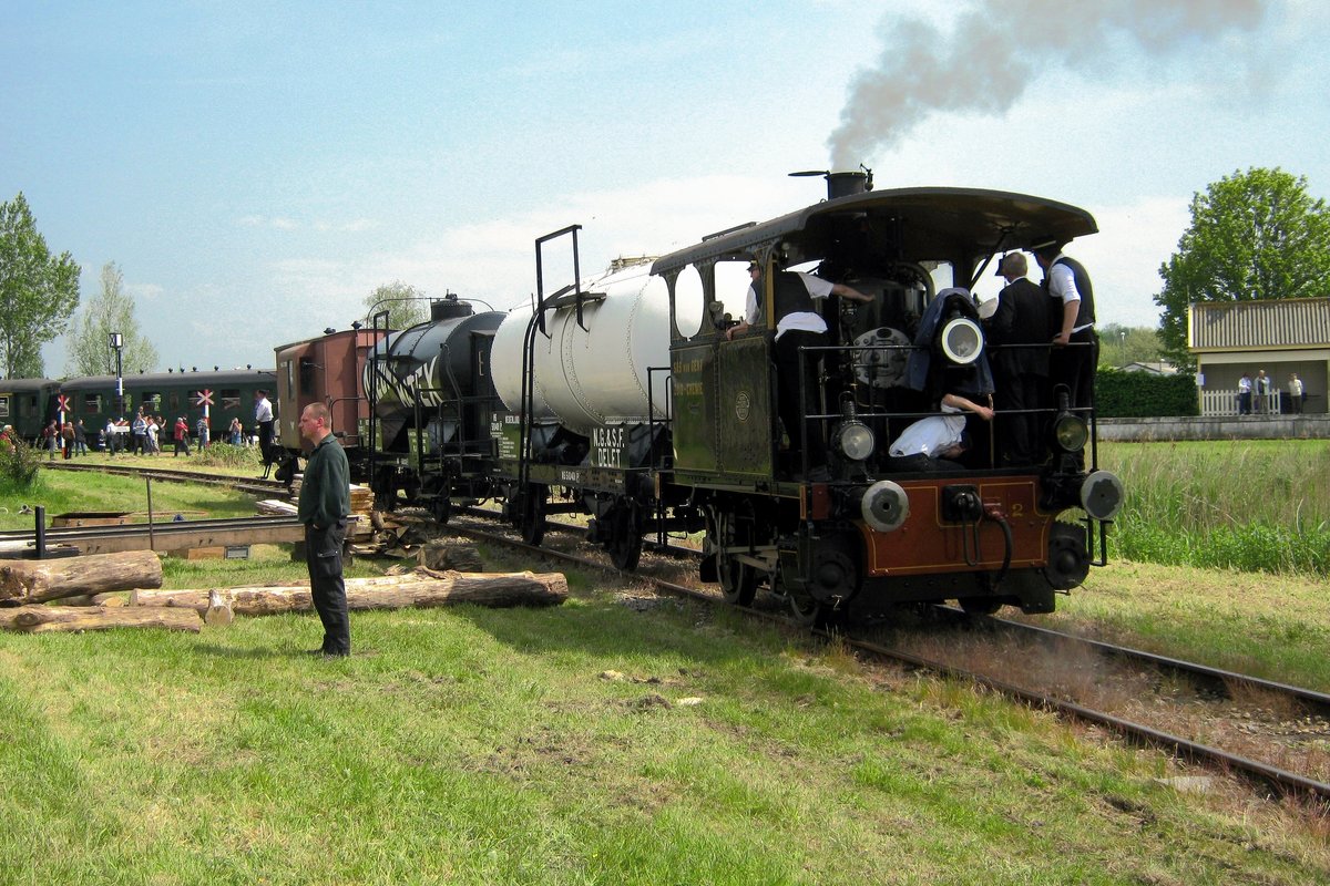 On Open Monument's Day 10 September 2016, MBS-2 was busy shunting quasi-photo freights at Goes.