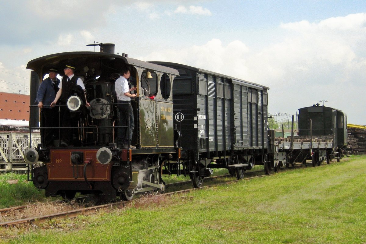 On Open Monument's Day 10 September 2016, MBS-2 was busy shunting quasi-photo freights at Goes.