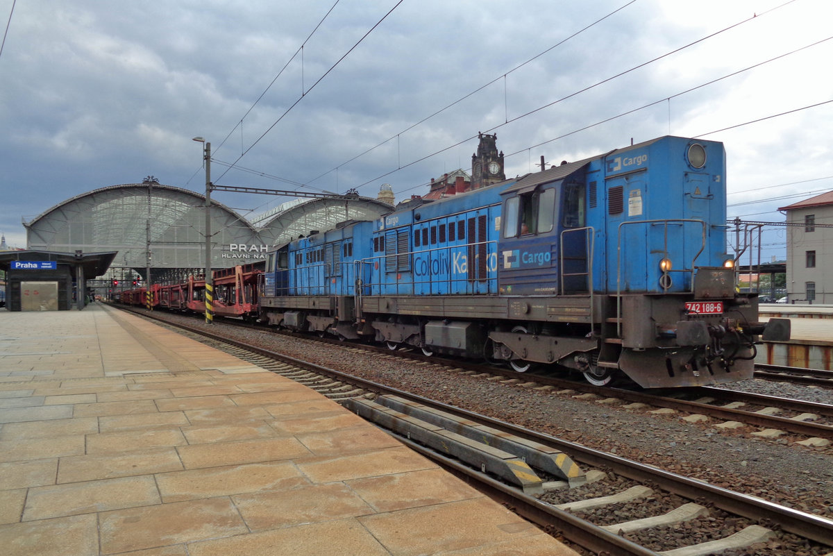 On Sunday 17 September 2017 CD Cargo 742 188 stands with an empty car train at Praha lh.n.