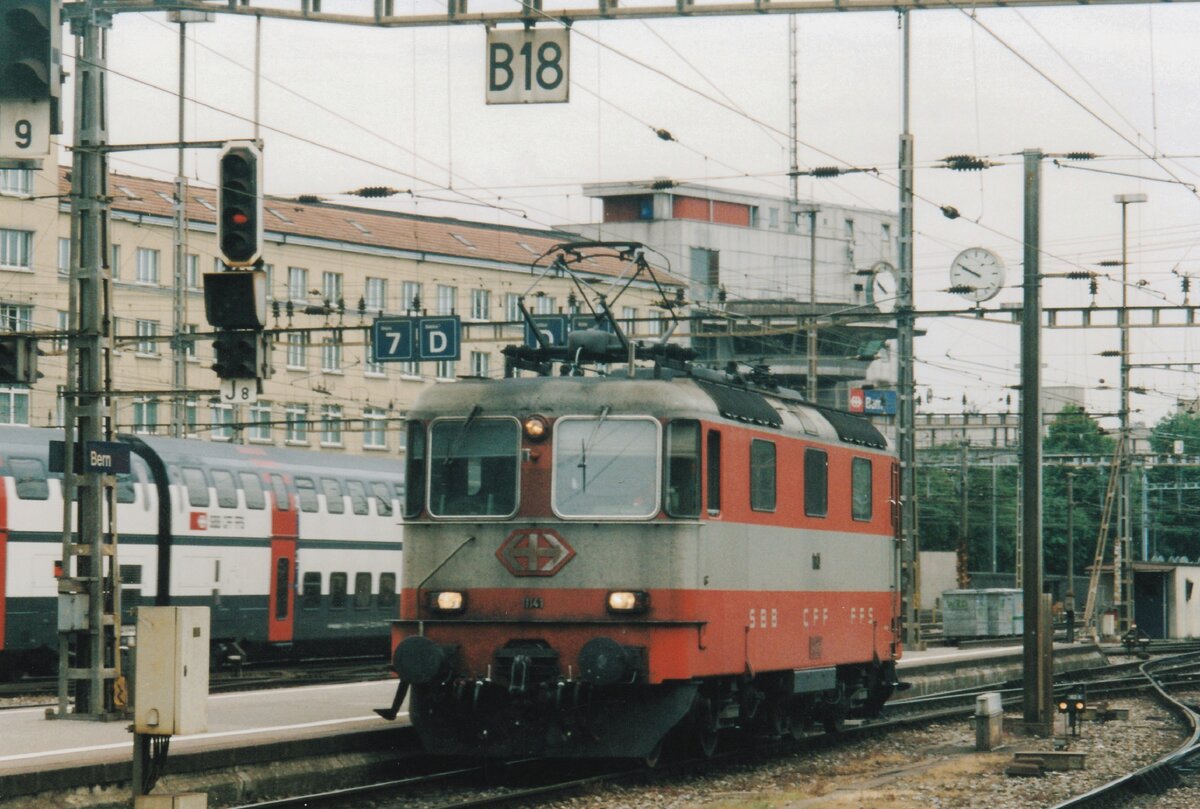 On the evening of 24 May 2002 SBB 11141 stands at Bern.
