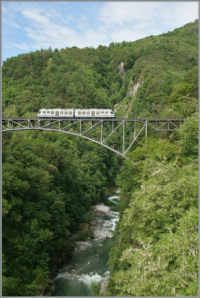 On the Isorno Bridgge by Intagna. 
22. 05.2013