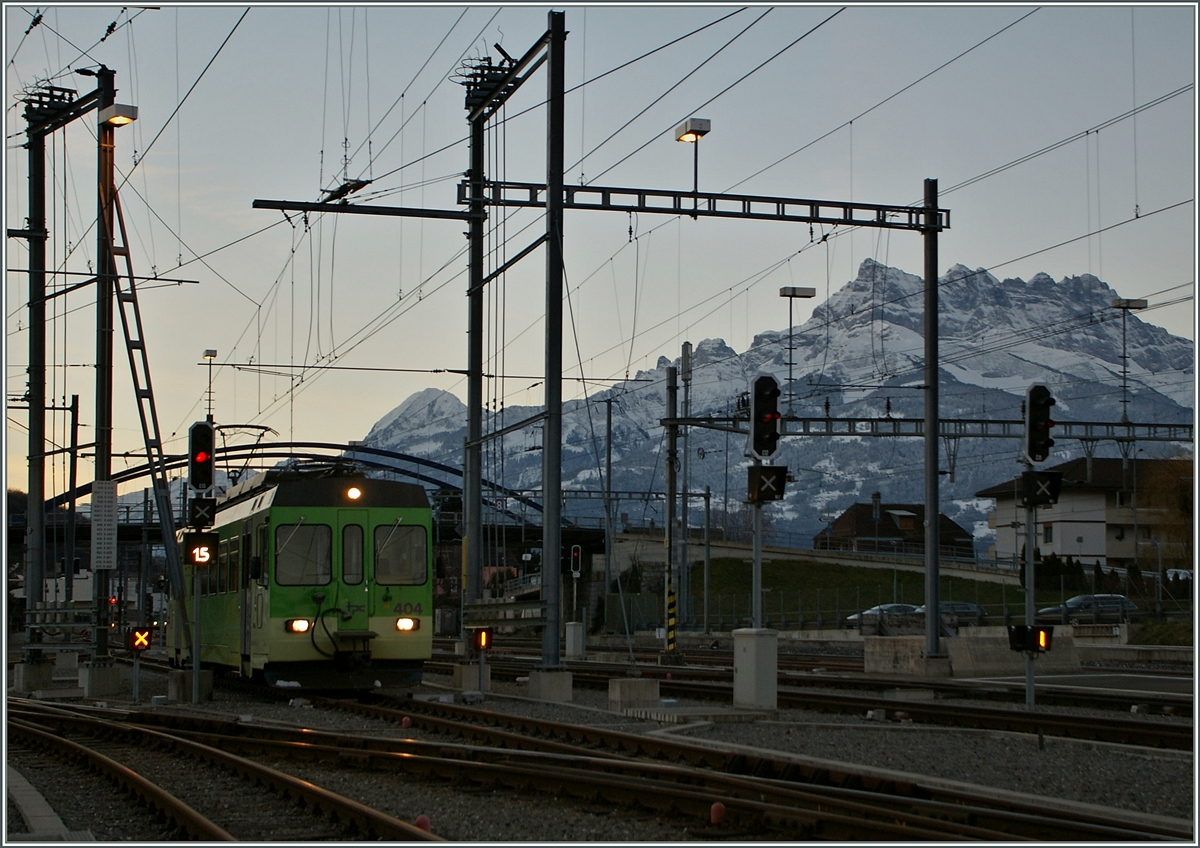 On the left: the ASD BDe 4/4 404, on the rigth: the  Dents de Midi . 
Aigle, 25.01.2014