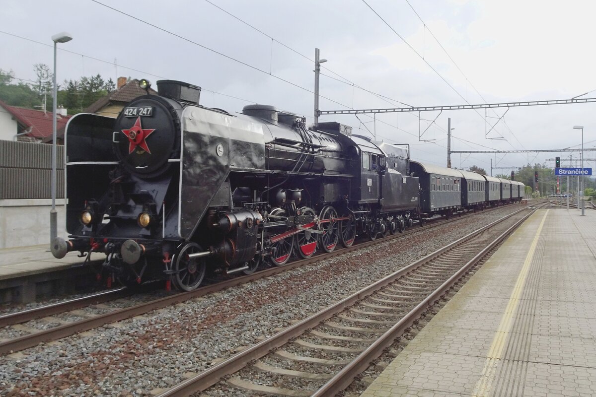 On the morning of 11 September 2022 MAV Bivaly (Buffalo) 424 247 thunders throughStrancice with her Prague-bound special train.